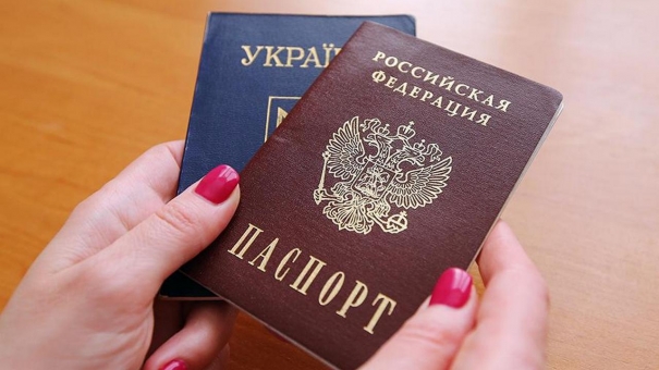 Киев угрожает украинцам, получившим российские паспорта