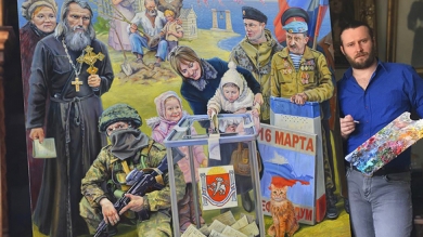 Художник из Евпатории собрал на двухметровом полотне все символы Крымской весны