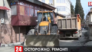 В Ялте на улице Кирова для капремонта дороги временно ограничили движение транспорта