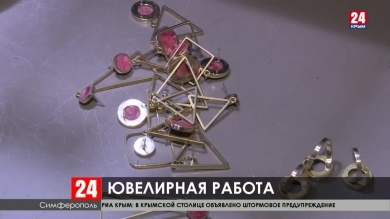 Больше тысячи ювелирных изделий посвящены теме 