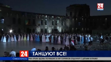 Невероятные костюмы, музыка и танцы. В Севастополе прошёл VI Большой офицерский бал