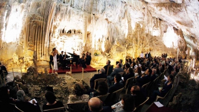 Хиты мировых рок-групп прозвучат в  Мраморной пещере