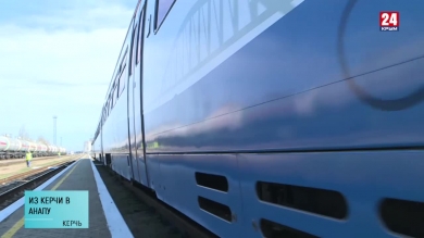 Крым связан с материком пригородным железнодорожным сообщением