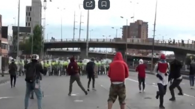 Планета+   Коротко: столкновения в Колумбии, протесты в Ливане, индийские укротители быков