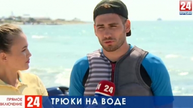 На фестивале «EXTREME КРЫМ» проходит демонстрация трюков на гидроциклах. Прямое включение