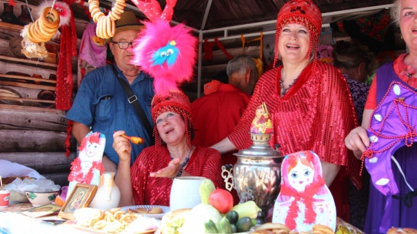 Общины со всего Крыма приехали на площадь Ленина в День города