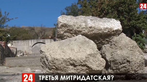 Третья Митридатская. Каменная лестница, построенная в 19-м веке, нуждается в капитальном ремонте