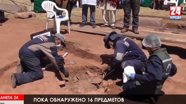 Планета 24 - коротко о разном: колумбийские боевики-модельеры, раскопки в Боливии, ноутбук из дерева в Перу