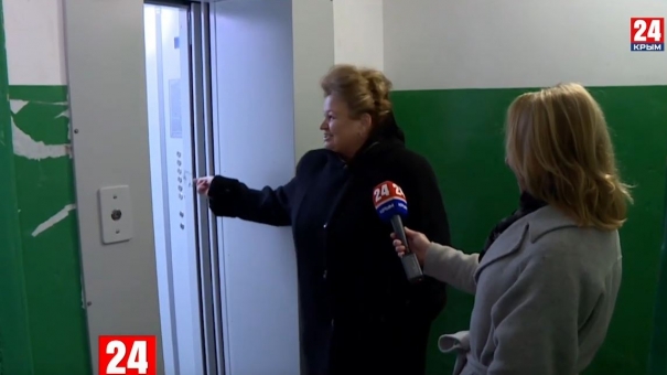 В Ялте впервые за 25 лет начали менять лифты