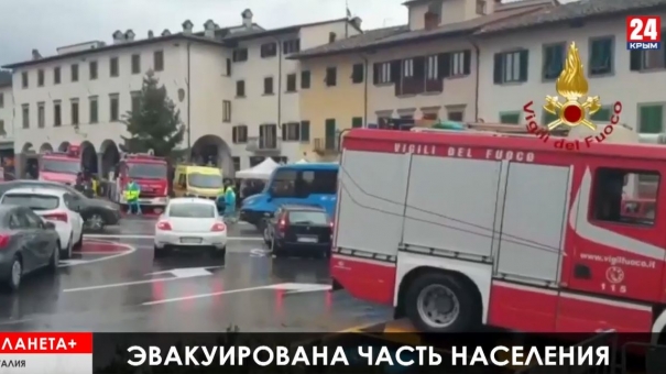 Планета+. Землетрясение возле Флоренции, массовые потасовки в Алжире, забег Санта-Клаусов в Будапеште