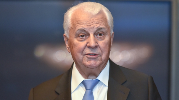 Экс-президент Кравчук призвал Зеленского снять блокаду Крыма