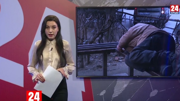 В Ялте призывают помочь инвалиду, который живёт на остановке