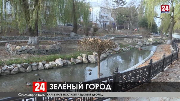 В Симферополе социально активные предприниматели сажают деревья в парке